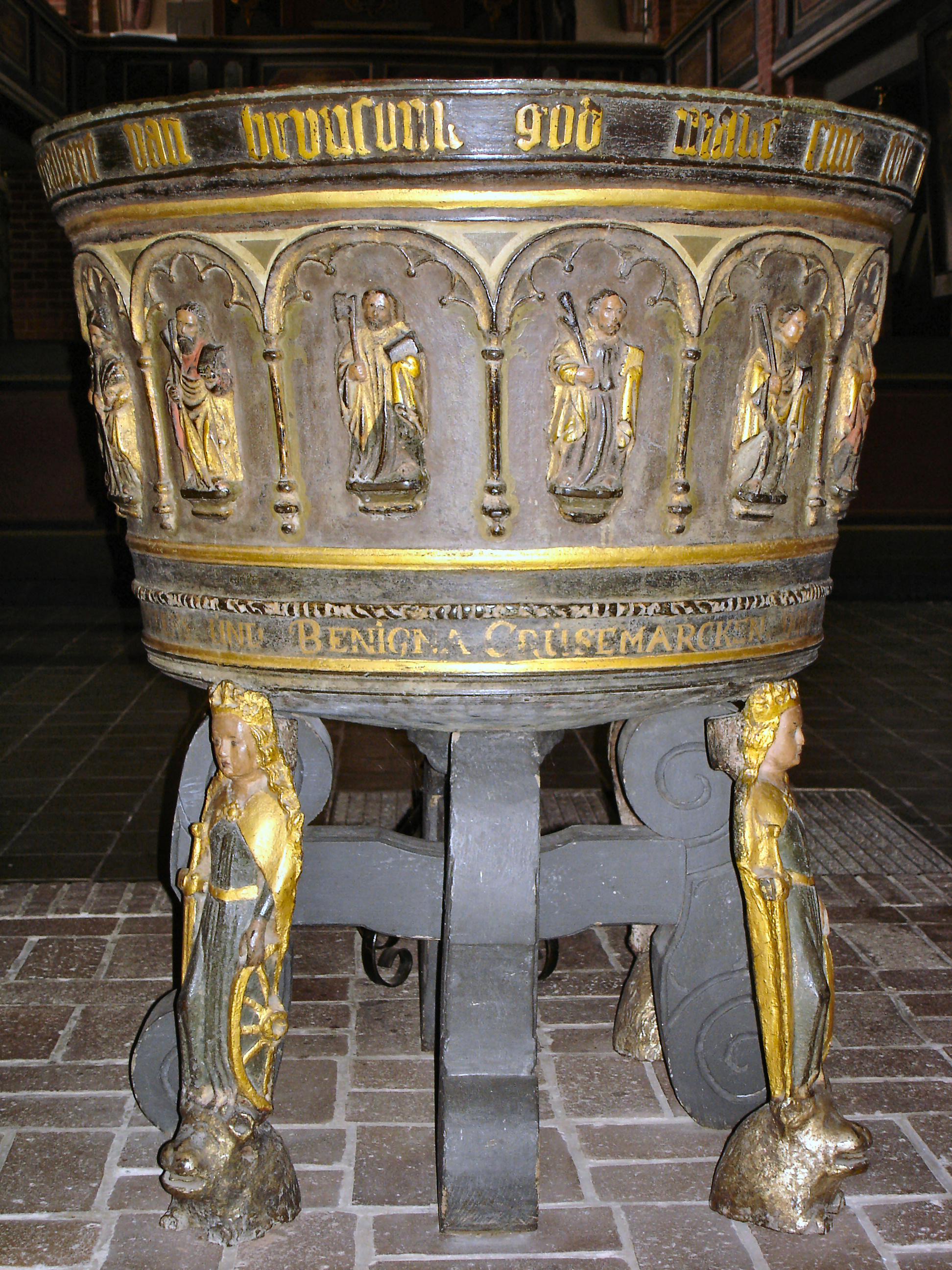 Historisches Taufbecken